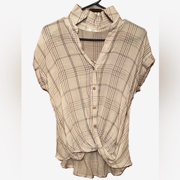 NWOT ‘Mine’ Button Down Notched Collar Blouse w/ twist bottom - Picture 2 of 7